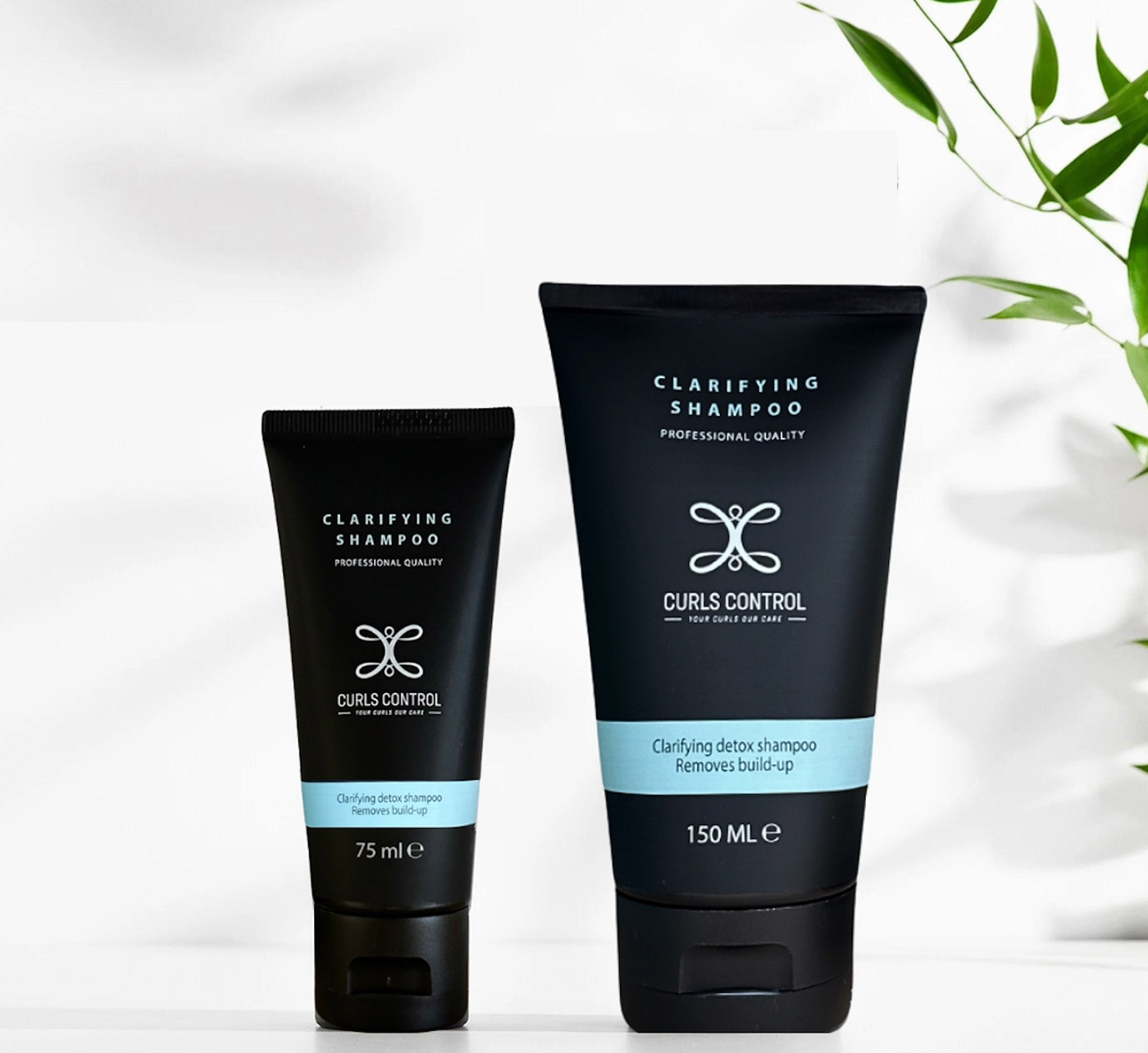 De CG-proof Clarifying Detox Shampoo verwijdert build-up van je hoofdhuid en uit je krullen. Perfect voor een verfrissende en diepreinigende wasbeurt. Verkrijgbaar in 75 ml € 10,50 en 150 ml € 19,95.