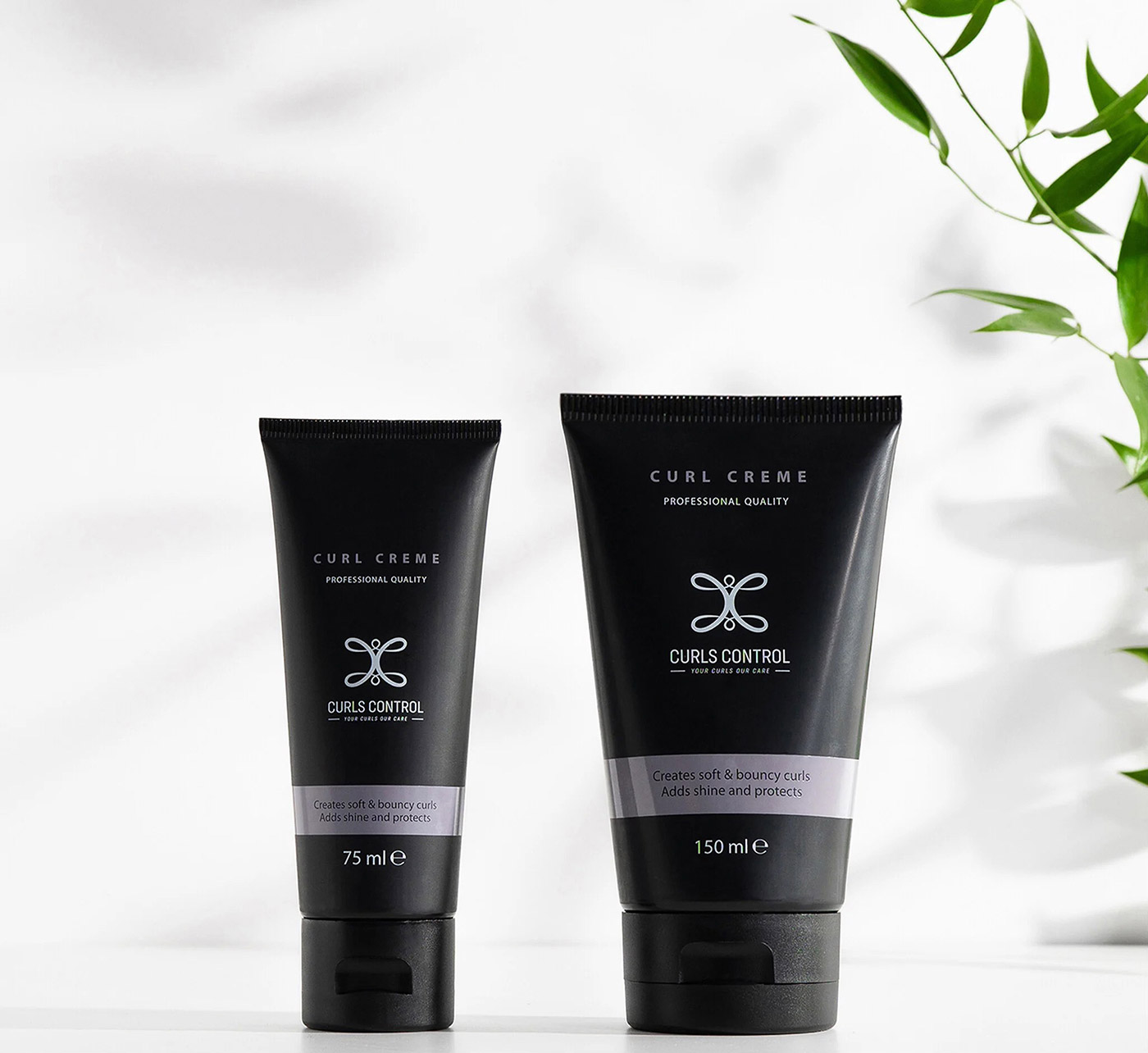 De Curl Crème definieert, zorgt voor veerkracht en versterkt de krul. Het maakt het haar soepel, voegt een natuurlijke glans toe en beschermt tegen hitte door warmtetools of uv-straling. Verkrijgbaar in 75 ml €14,50 en 150 ml €24,50.