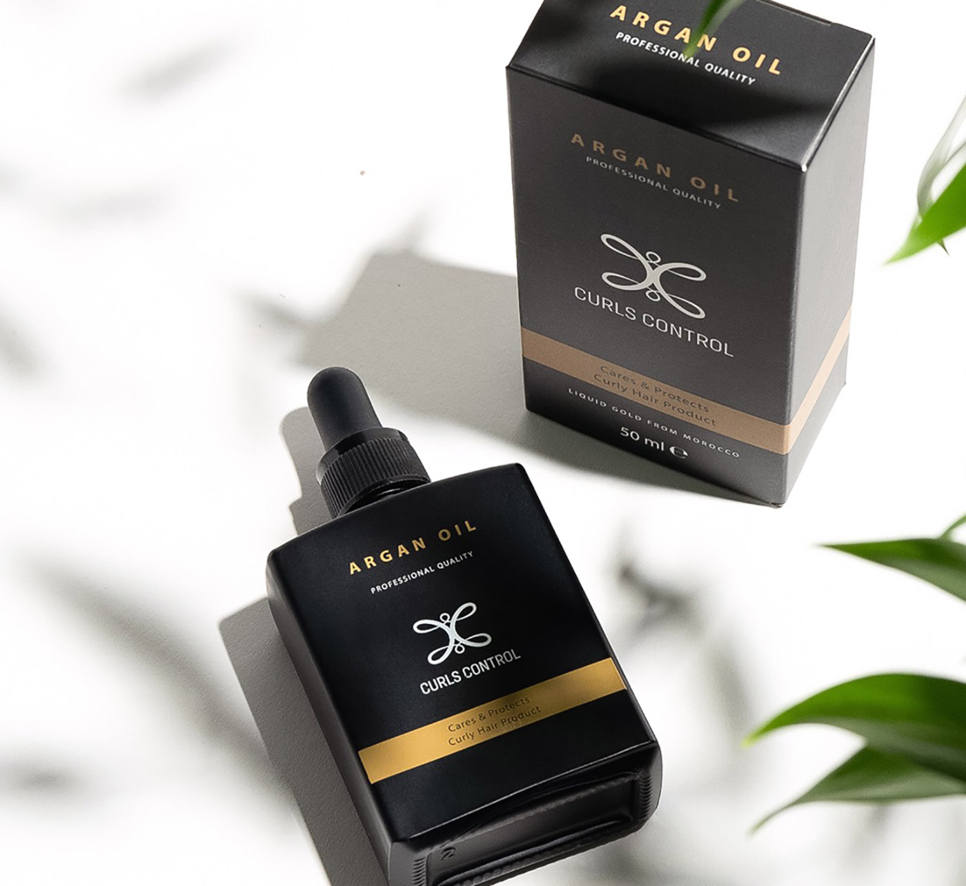 Ontdek onze trots: 100% pure Organic Argan Olie, verrijkt met bio Eucalyptus olie & vitamine E! Perfect voor cast crunching, puntverzorging & hoofdhuidbehandelingen. Een heerlijke aanvulling in ons assortiment, waar jij blij van wordt! Verkrijgbaar in 50 ml €35,75